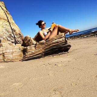 Victoria Justice feet photo thumbnail