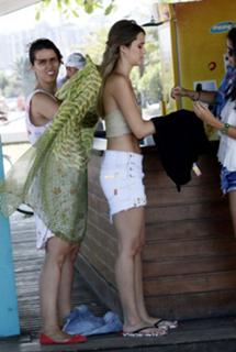 Juliana Paiva feet photo thumbnail
