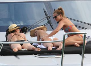 Elle Macpherson feet photo thumbnail
