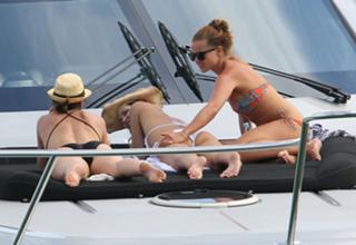 Elle Macpherson feet photo thumbnail