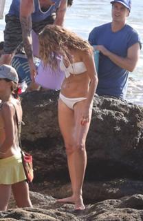 Gisele Bündchen feet photo thumbnail