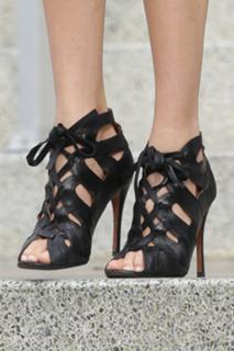Doutzen Kroes feet photo thumbnail