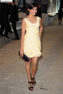 Freida Pinto feet photo thumbnail