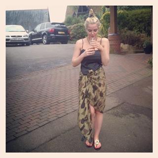 Helen Flanagan feet photo thumbnail