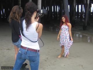 Ariana Grande feet photo thumbnail