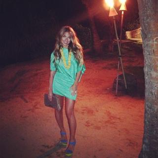 Jessie James Decker feet photo thumbnail