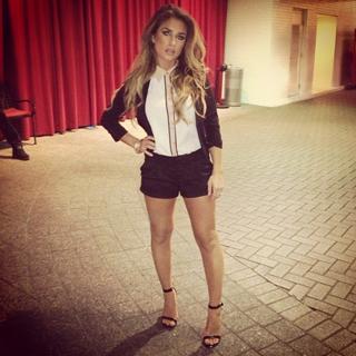 Jessie James Decker feet photo thumbnail