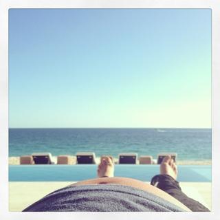 Jessie James Decker feet photo thumbnail