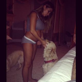Jessie James Decker feet photo thumbnail