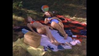 Kristin Davis feet photo thumbnail