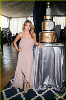 Alexa PenaVega feet photo thumbnail