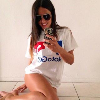 Claudia Romani feet photo thumbnail