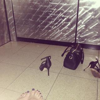 Katheryn Winnick feet photo thumbnail