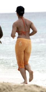 Alicia Keys feet photo thumbnail