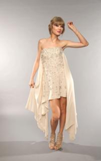 Taylor Swift feet photo thumbnail