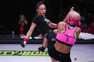 Michelle Waterson feet photo thumbnail