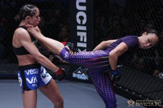 Michelle Waterson feet photo thumbnail