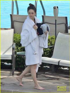 Emmy Rossum feet photo thumbnail