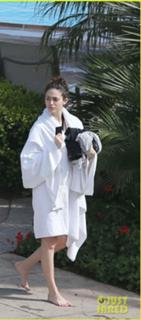 Emmy Rossum feet photo thumbnail