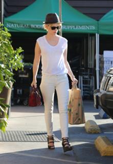 January Jones feet photo thumbnail