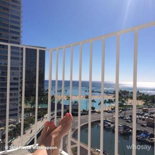 Reese Witherspoon feet photo thumbnail