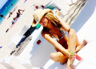 Kimberley Garner feet photo thumbnail