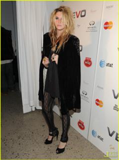 Kesha feet photo thumbnail