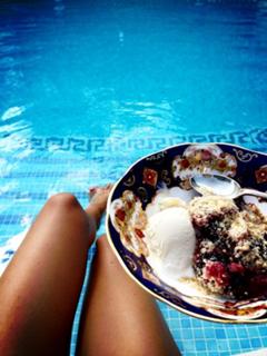 Kimberley Garner feet photo thumbnail