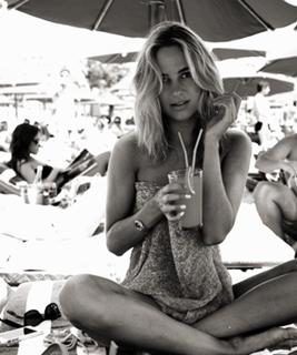Kimberley Garner feet photo thumbnail