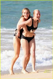 Kesha feet photo thumbnail