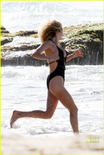 Kesha feet photo thumbnail