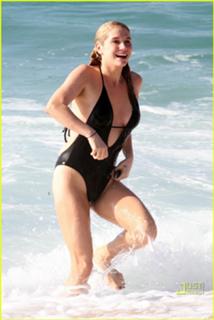 Kesha feet photo thumbnail