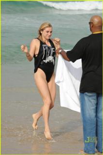 Kesha feet photo thumbnail