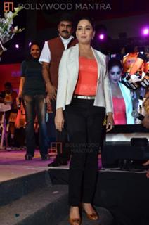 Madhuri Dixit feet photo thumbnail