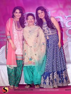 Madhuri Dixit feet photo thumbnail