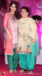 Madhuri Dixit feet photo thumbnail