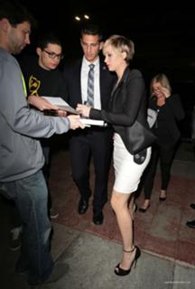 Jennifer Lawrence feet photo thumbnail