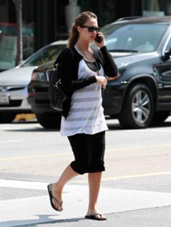 Jessica Alba feet photo thumbnail