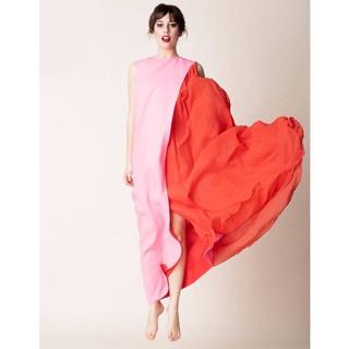 Blanca Suárez feet photo thumbnail