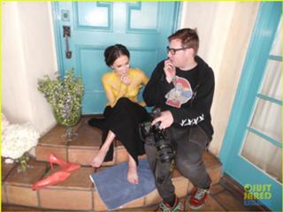 Zoey Deutch feet photo thumbnail