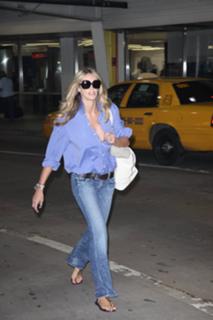 Elle Macpherson feet photo thumbnail