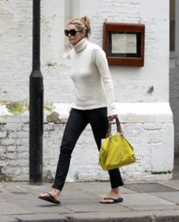 Elle Macpherson feet photo thumbnail