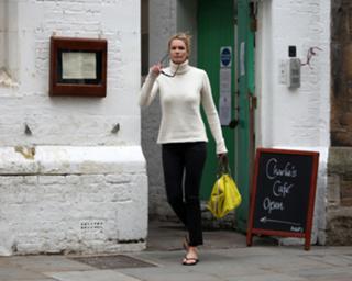 Elle Macpherson feet photo thumbnail