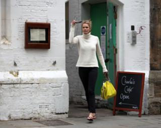 Elle Macpherson feet photo thumbnail