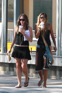 Elle Macpherson feet photo thumbnail