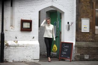 Elle Macpherson feet photo thumbnail
