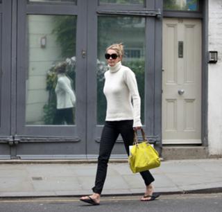Elle Macpherson feet photo thumbnail