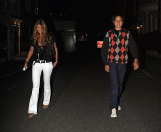 Elle Macpherson feet photo thumbnail