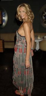 Elle Macpherson feet photo thumbnail
