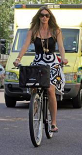 Elle Macpherson feet photo thumbnail